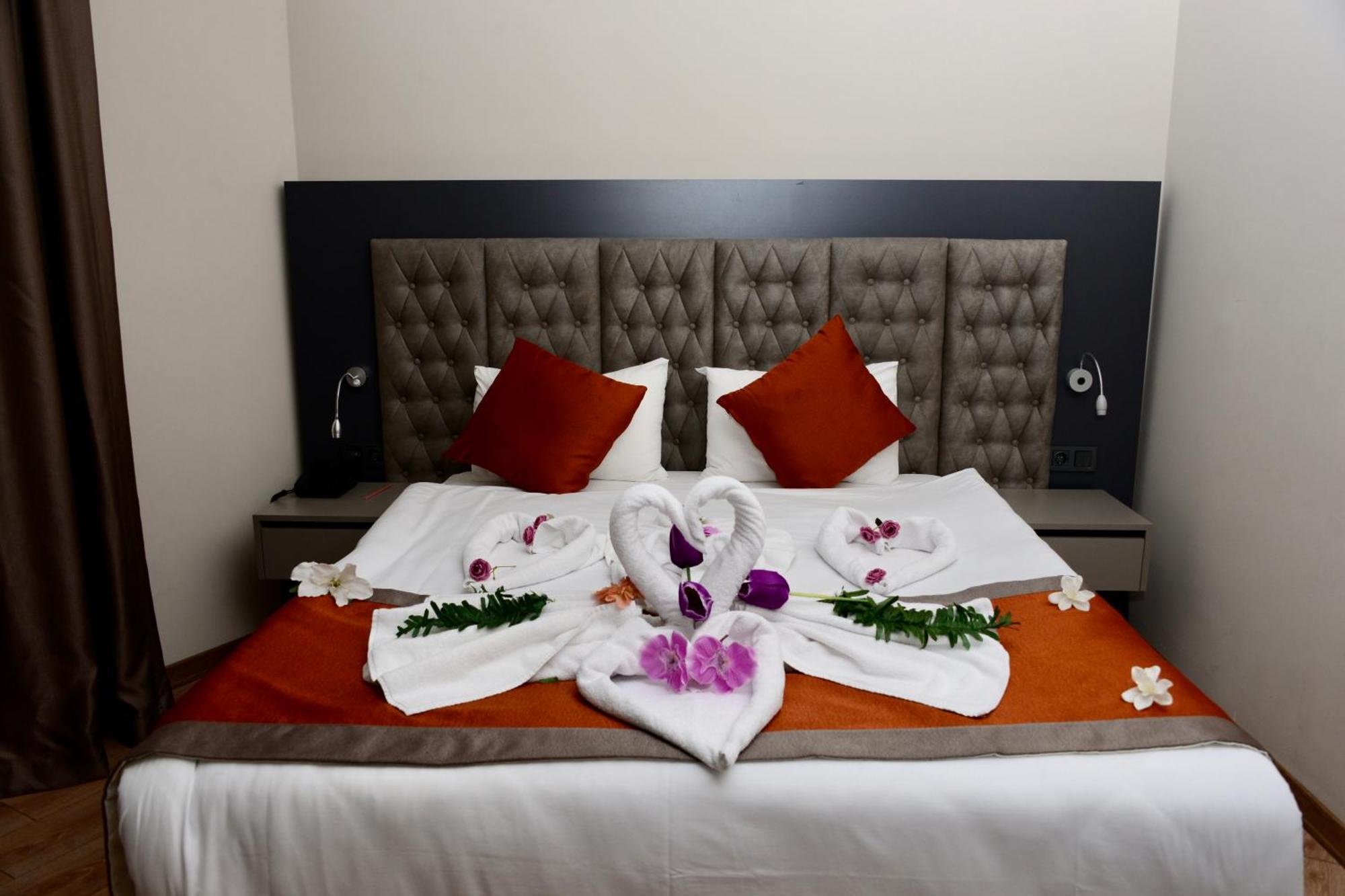 Side Golden Rock Hotel&Spa エクステリア 写真
