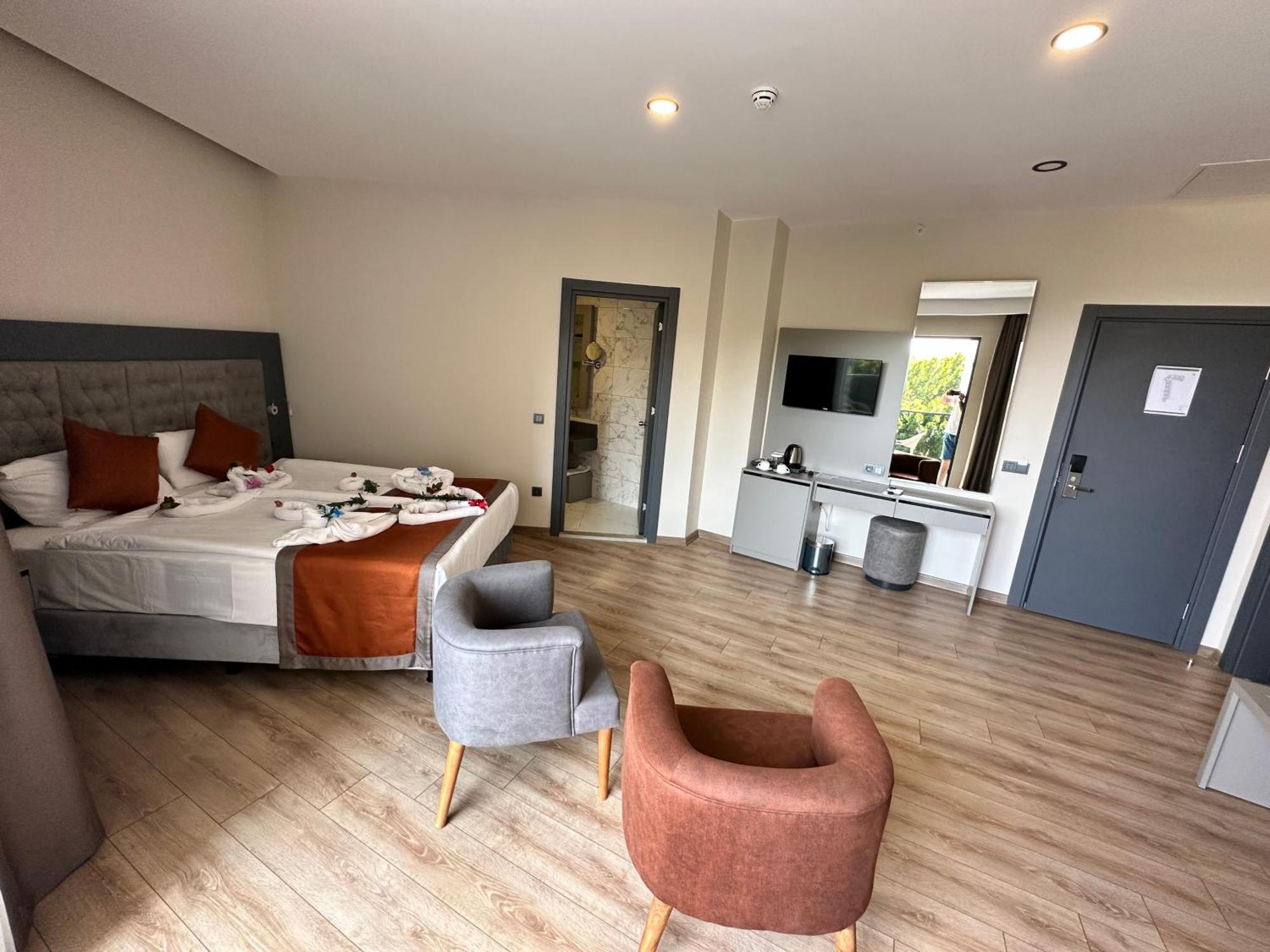 Side Golden Rock Hotel&Spa エクステリア 写真